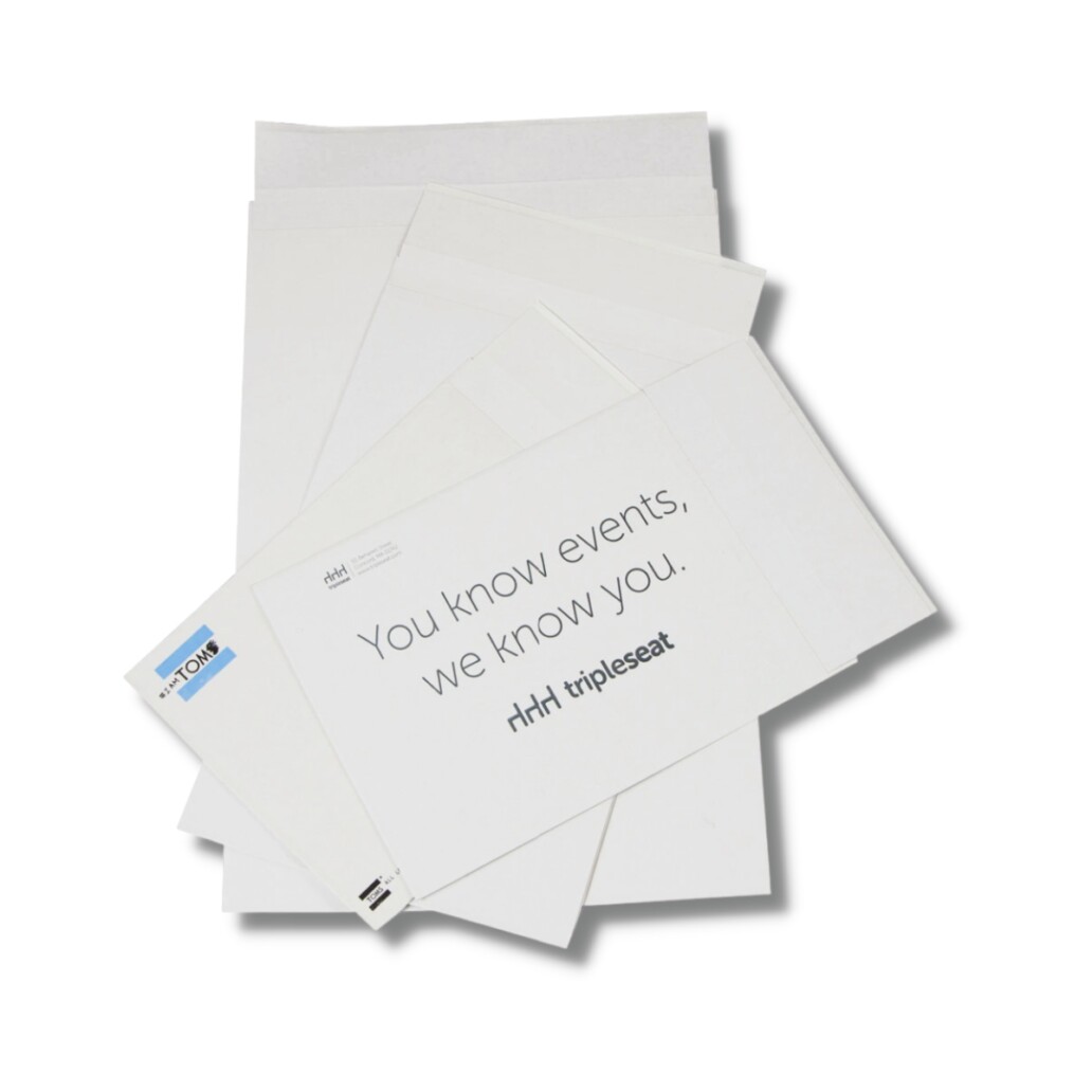 White kraft mailers for clothing and e-commerce